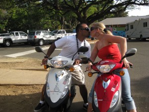 kissing-on-2-mopeds kissing-on-2-mopeds